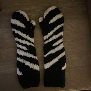 Kate Spade Knitted Zebra Mittens